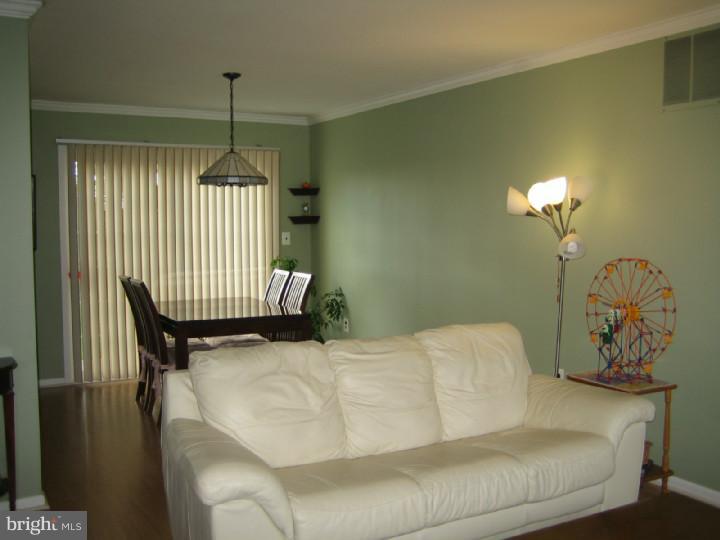 34 Pebble Road East Windsor, NJ 08520 - Photo 4 of 13 Living Room