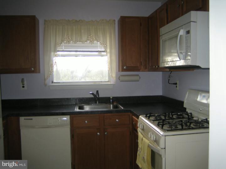 34 Pebble Road East Windsor, NJ 08520 - Photo 6 of 13 Kitchen
