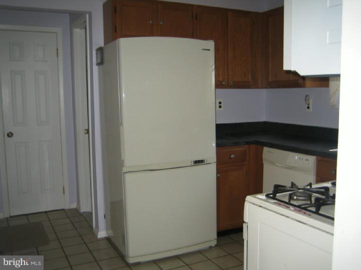 34 Pebble Road East Windsor, NJ 08520 - Photo 7 of 13 Kitchen