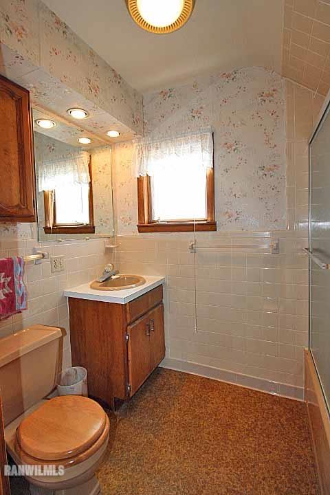 898 North Henderson Road Freeport, IL 61032 - Photo 17 of 19 a bathroom with a sink a toilet and mirror