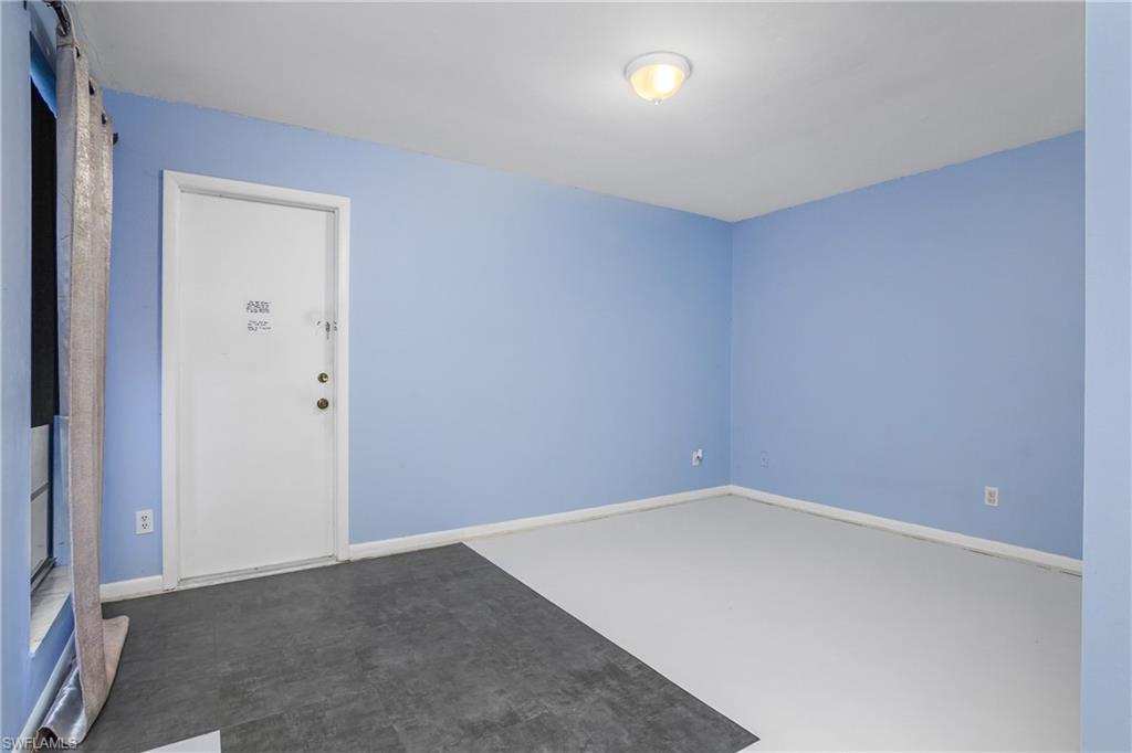 191 Round Key Circle, Unit D2 Naples, FL 34112 - Photo 18 of 24 an empty room with a workbench