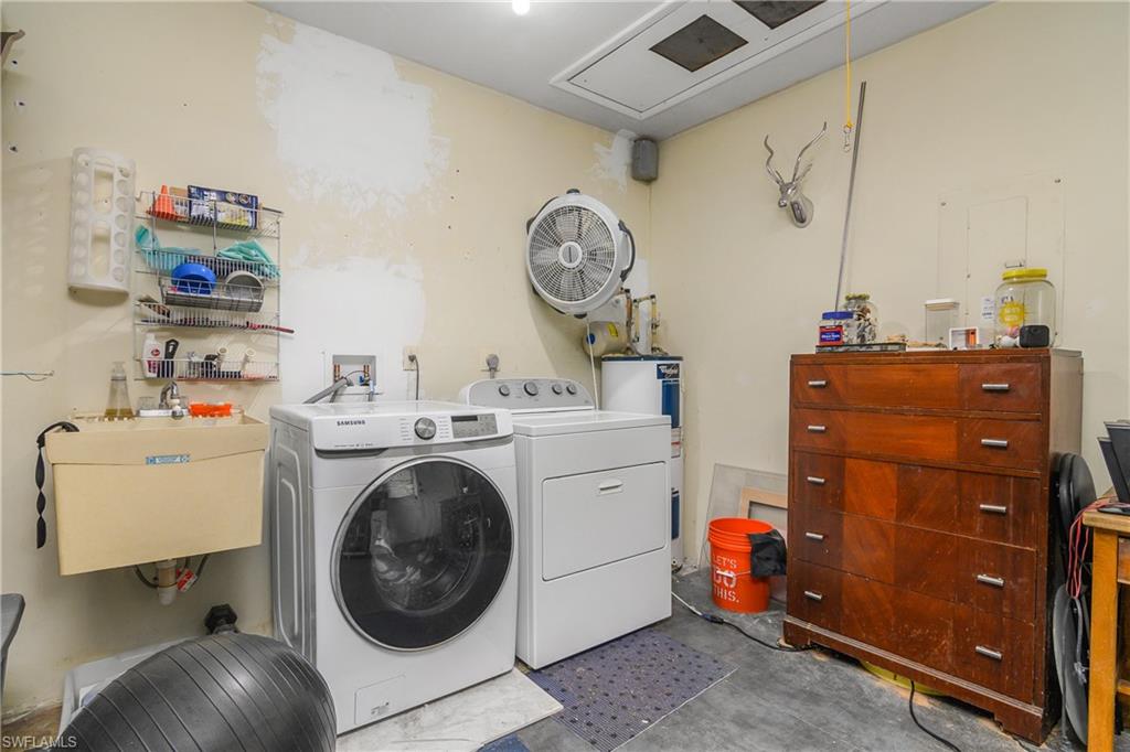 191 Round Key Circle, Unit D2 Naples, FL 34112 - Photo 24 of 24 a utility room with dryer and washer
