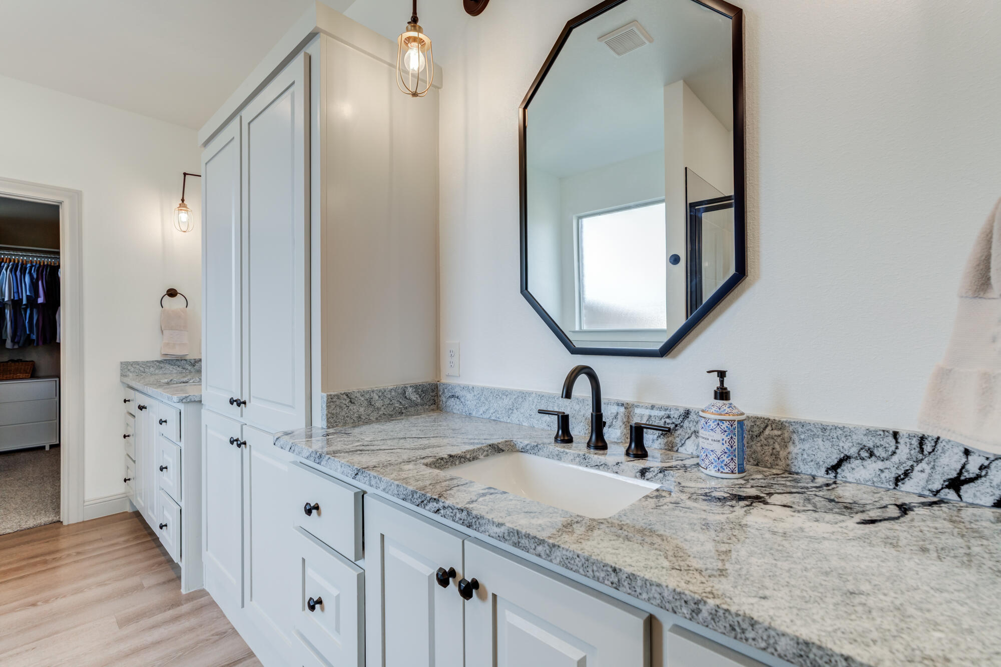 5707 117th Street Lubbock, TX 79424 - Photo 42 of 67 5707-117th-St_Lubbock-TX_44_Primary-Bath