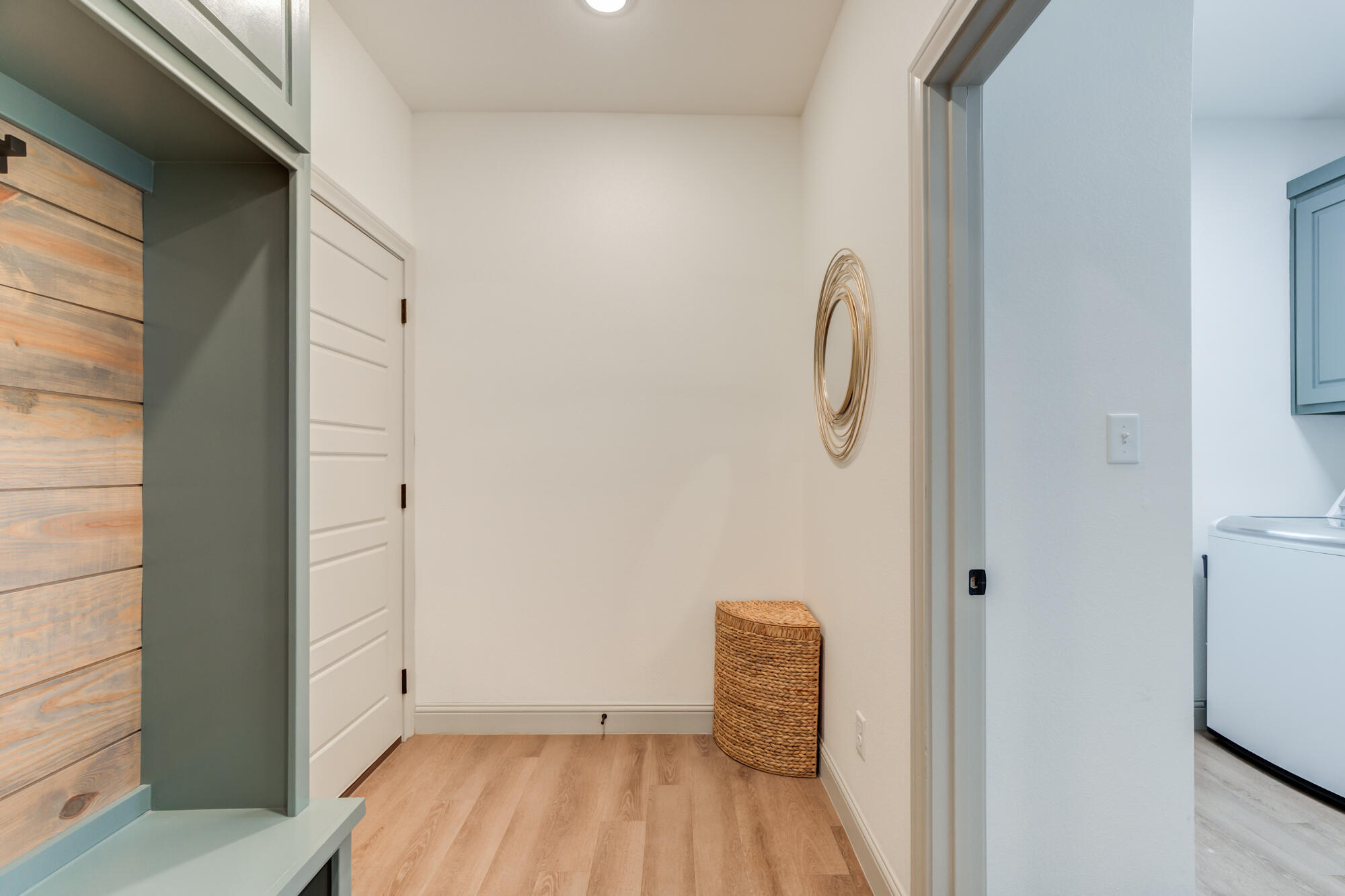 5707 117th Street Lubbock, TX 79424 - Photo 61 of 67 5707-117th-St_Lubbock-TX_33_Mudroom