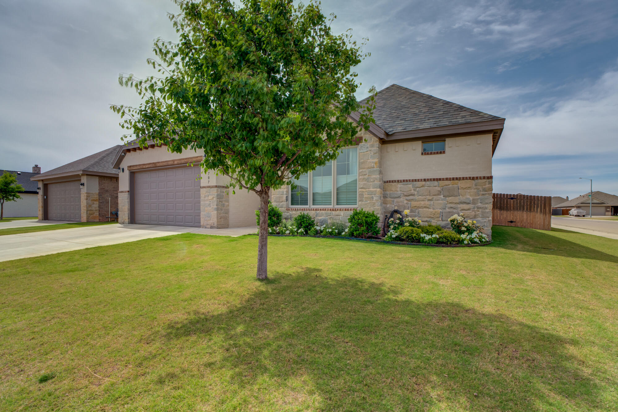 5707 117th Street Lubbock, TX 79424 - Photo 8 of 67 5707-117th-St_Lubbock-TX_58_Front-Exteri