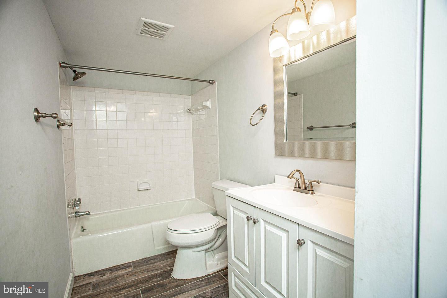 7630 Provincial Drive, Unit 208 McLean, VA 22102 - Photo 22 of 34