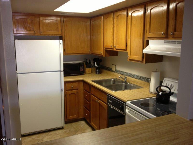 700 West University Drive, Unit 111 Tempe, AZ 85281 - Photo 4 of 16 Kitchen