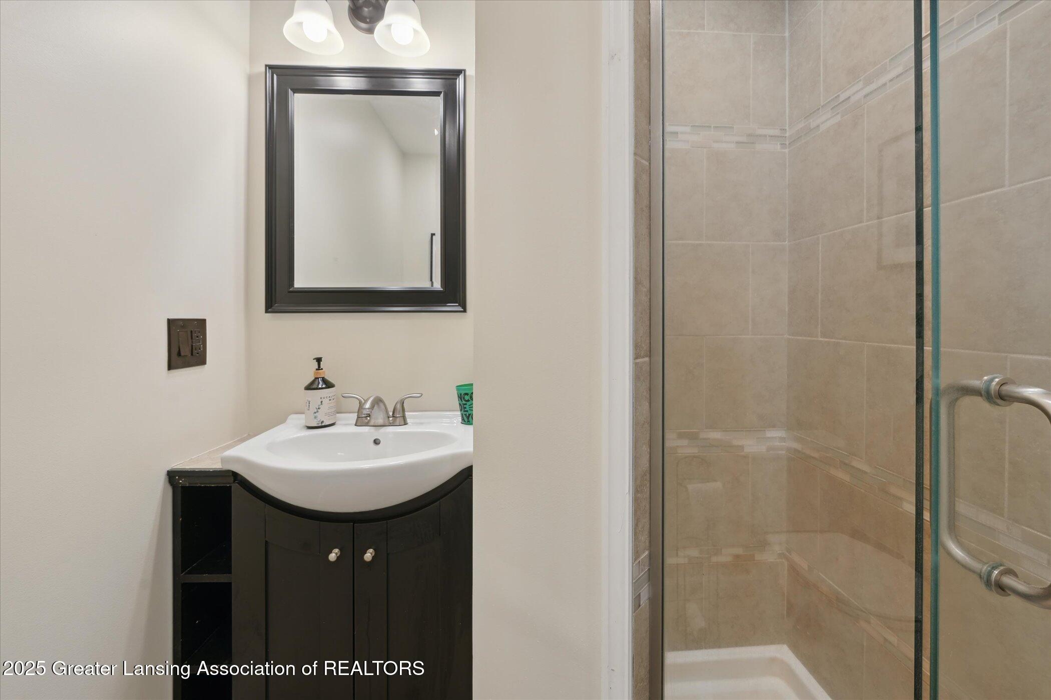 1800 Aiken Road Owosso, MI 48867 - Photo 18 of 41 master bath