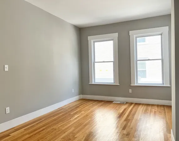 $3,200 | 642 Moody Street, Unit 1, Waltham, MA 02453