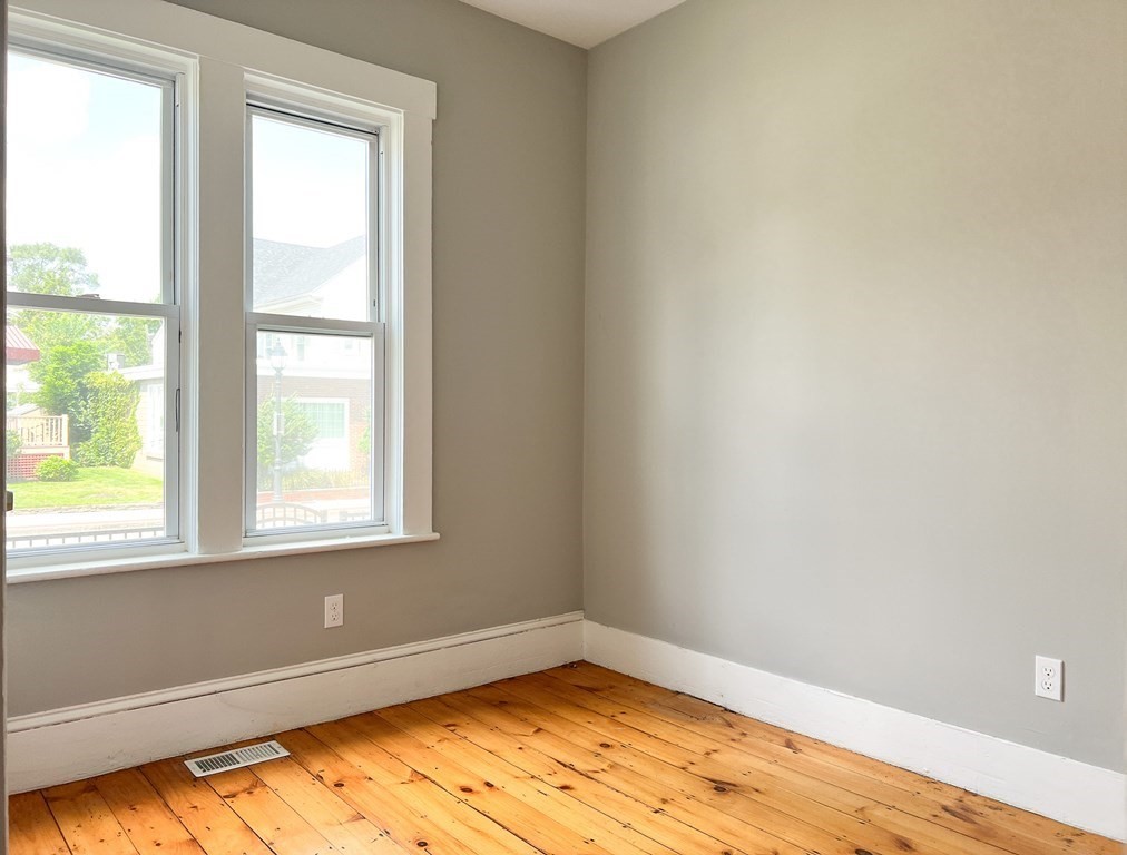 642 Moody Street, Unit 1 Waltham, MA 02453 - Photo 7 of 8