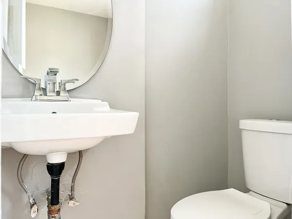 $3,200 | 642 Moody Street, Unit 1, Waltham, MA 02453