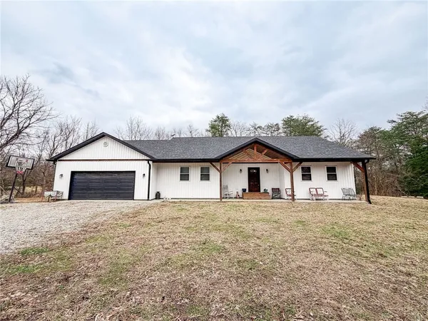 $385,000 | 25760 East 1750th Road, Marshall, IL 62441