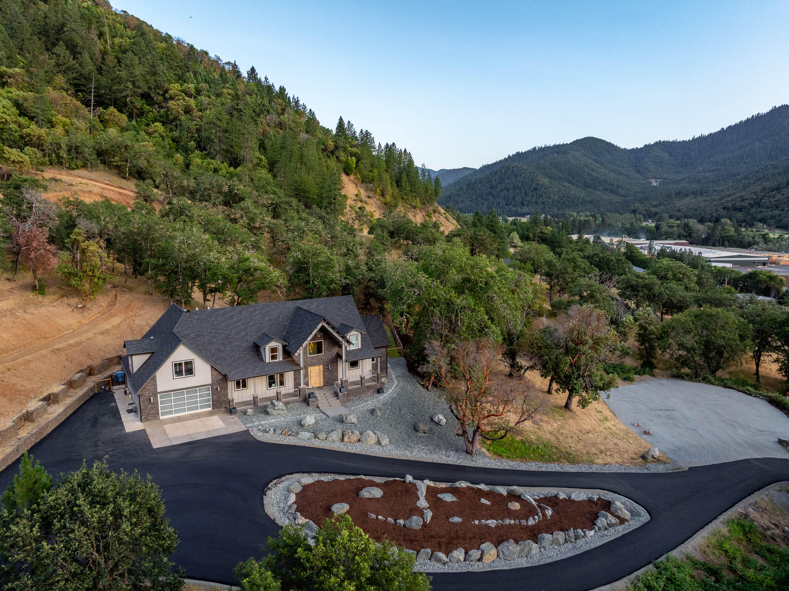 182 Wards Creek Road Rogue River, OR 97537 - Photo 75 of 80 an aerial view of a house with backyard space and mountain view