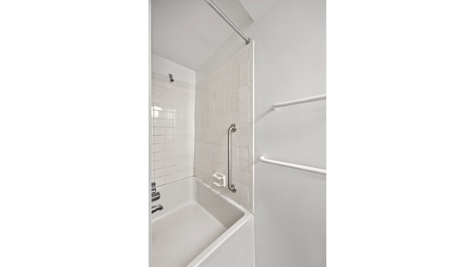 90 Riverside Drive, Unit 9B Manhattan, NY 10024 - Photo 17 of 27 Gallery Image 17