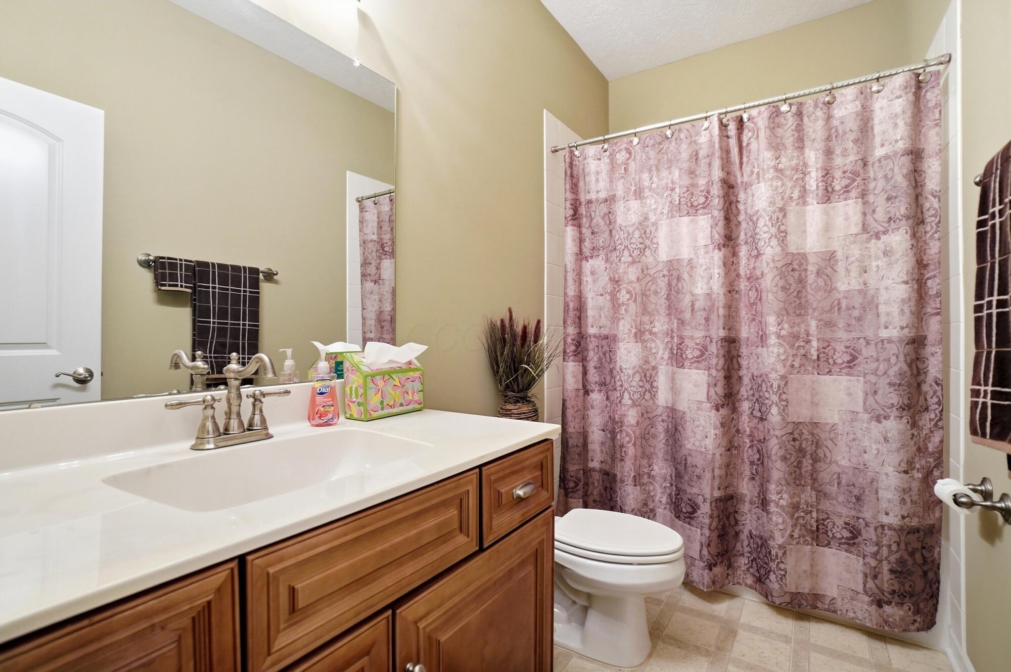 9952 Loop Road Millersport, OH 43046 - Photo 53 of 95 2nd Floor Full Bath - 9952 Loop Road, Millersport, OH 43046