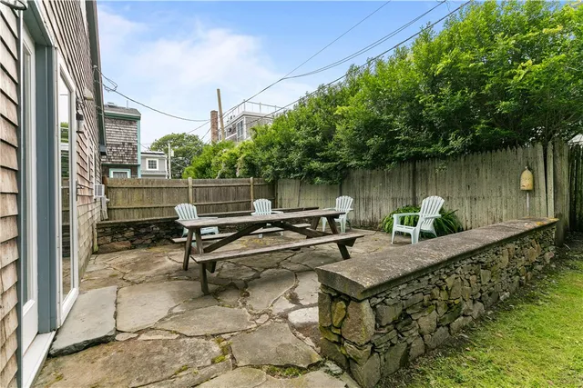 $4,000 | 19 Warren Avenue, Unit 19, Middletown, RI 02842