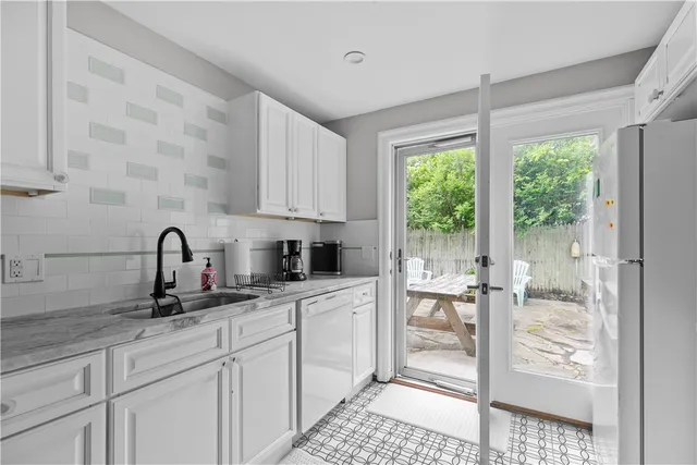 $4,000 | 19 Warren Avenue, Unit 19, Middletown, RI 02842