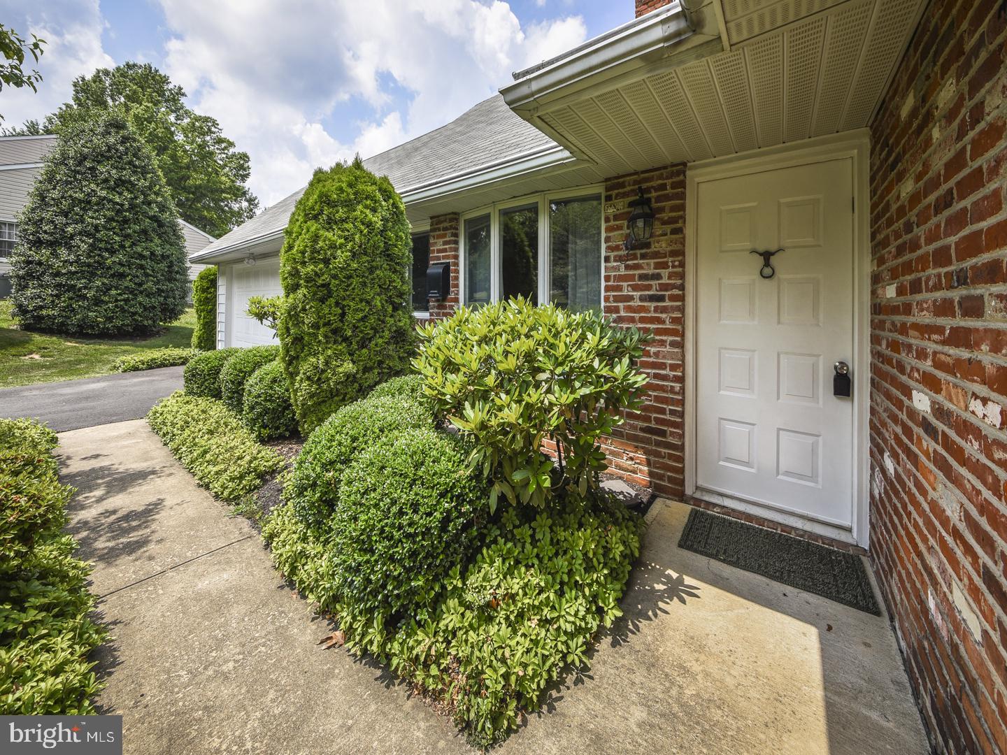 571 Valley View Road Langhorne, PA 19047 - Photo 4 of 37 Gallery Image 4