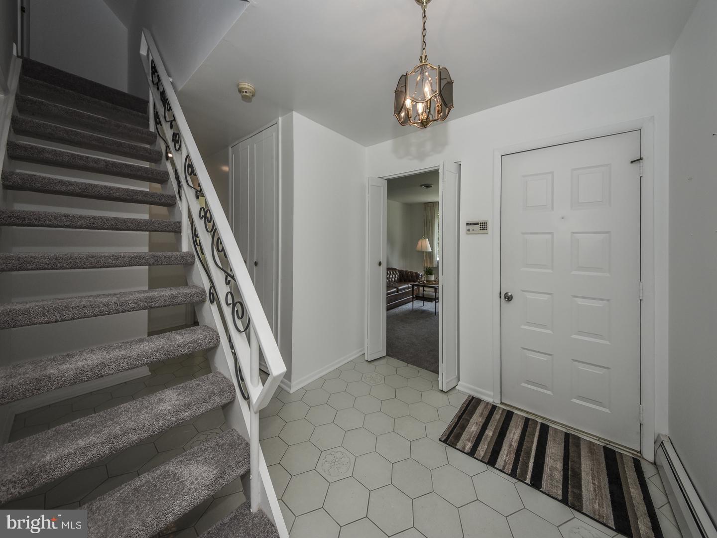 571 Valley View Road Langhorne, PA 19047 - Photo 5 of 37 Gallery Image 5