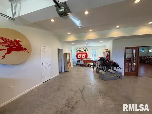 $592,500 | 19003 North Hammer Road, Marshall, IL 62441