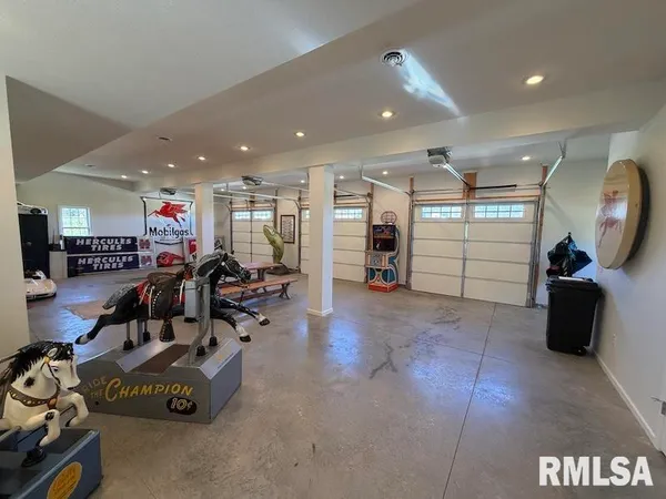 $592,500 | 19003 North Hammer Road, Marshall, IL 62441