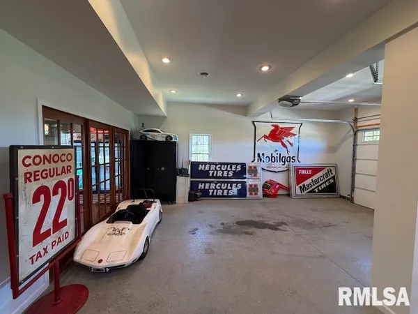 $592,500 | 19003 North Hammer Road, Marshall, IL 62441