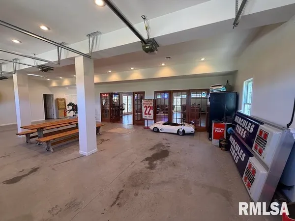 $592,500 | 19003 North Hammer Road, Marshall, IL 62441