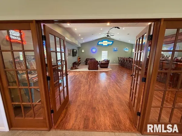 $592,500 | 19003 North Hammer Road, Marshall, IL 62441