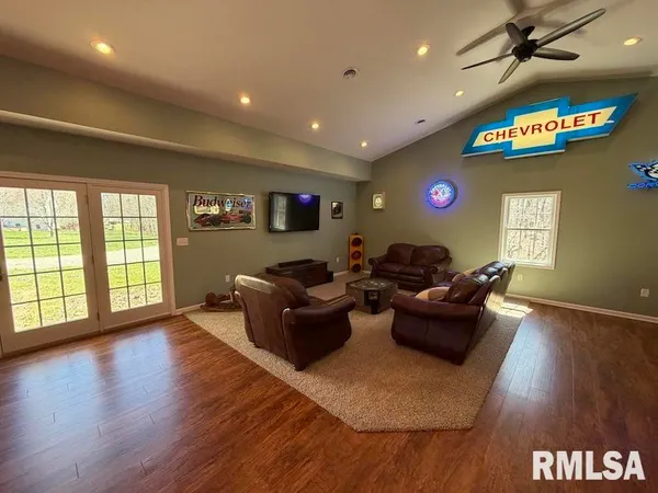 $592,500 | 19003 North Hammer Road, Marshall, IL 62441