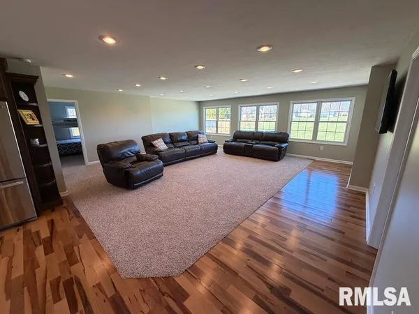 $592,500 | 19003 North Hammer Road, Marshall, IL 62441