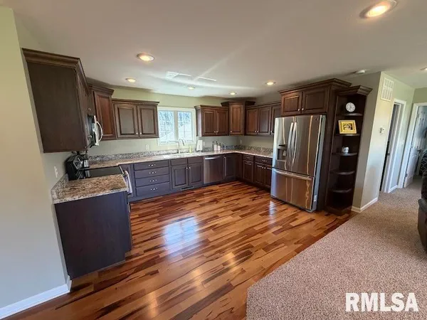 $592,500 | 19003 North Hammer Road, Marshall, IL 62441