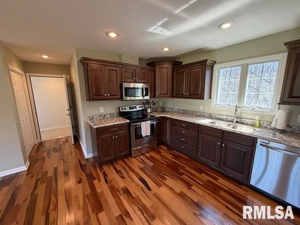 $592,500 | 19003 North Hammer Road, Marshall, IL 62441