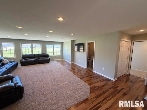 $592,500 | 19003 North Hammer Road, Marshall, IL 62441