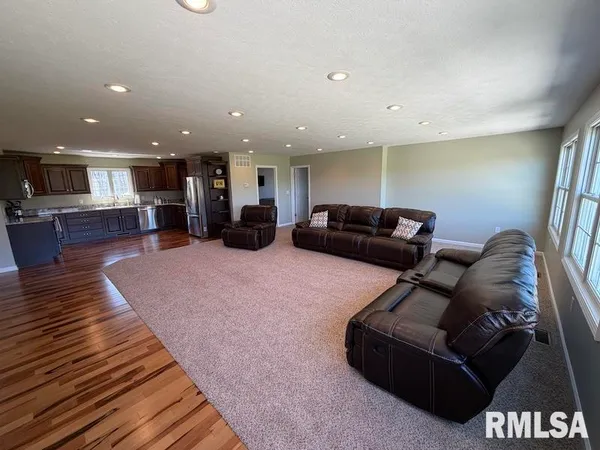 $592,500 | 19003 North Hammer Road, Marshall, IL 62441