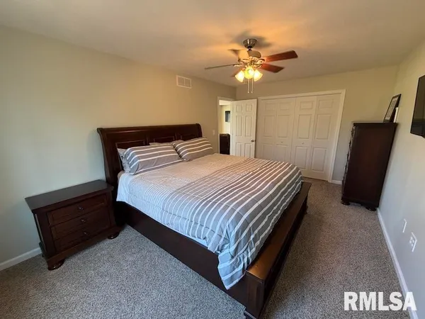 $592,500 | 19003 North Hammer Road, Marshall, IL 62441