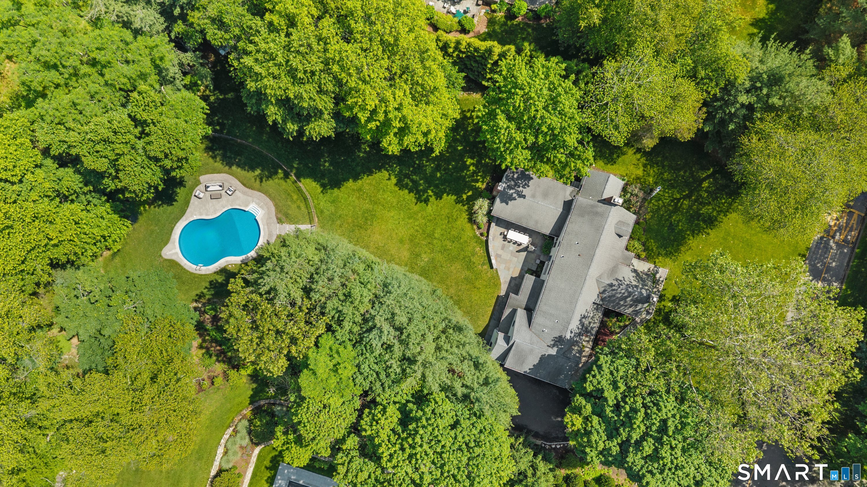 18 Silver Brook Road Westport, CT 06880 - Photo 4 of 12