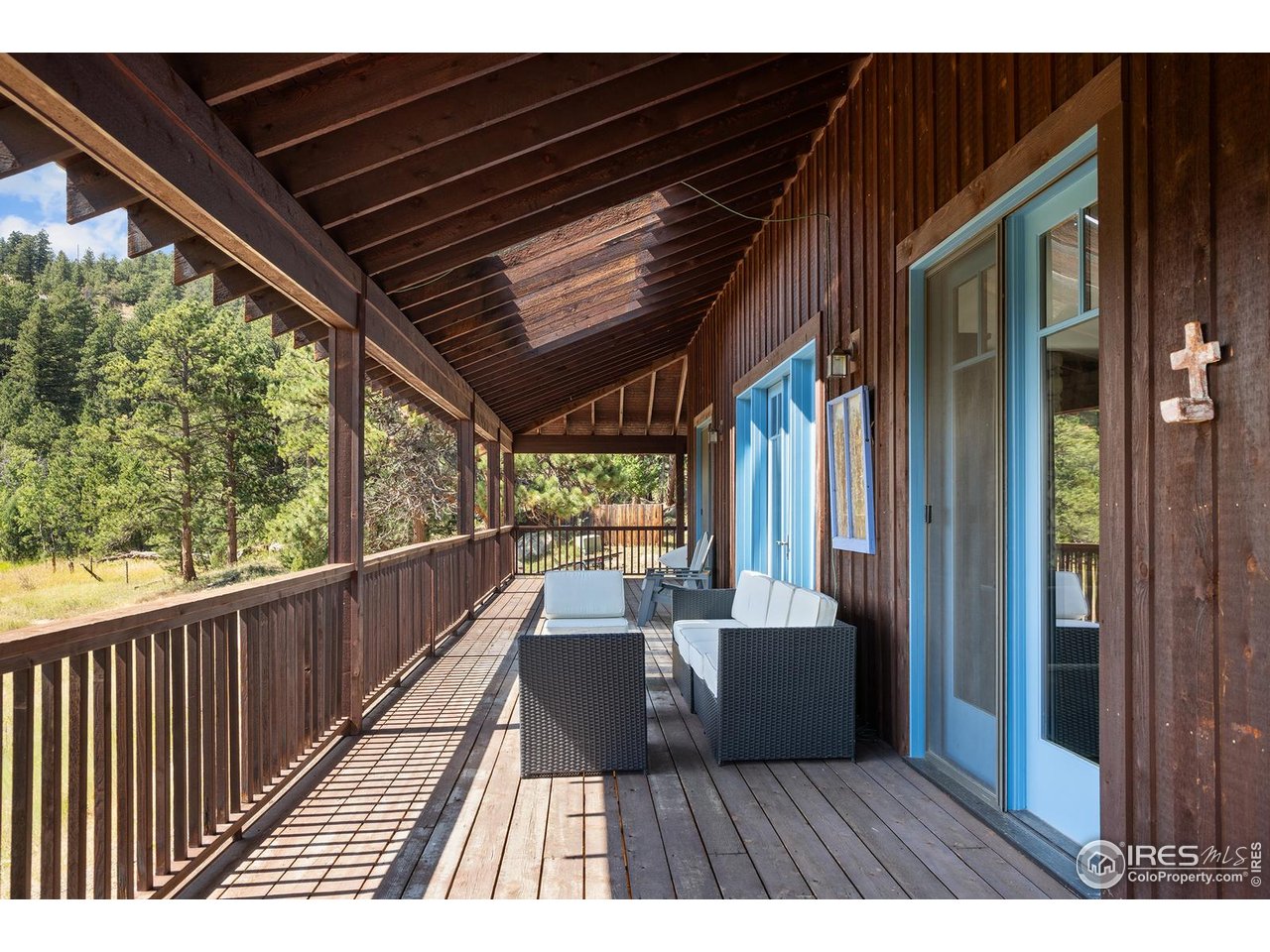 8558 Flagstaff Road Boulder, CO 80302 - Photo 29 of 50 a view of balcony with couch