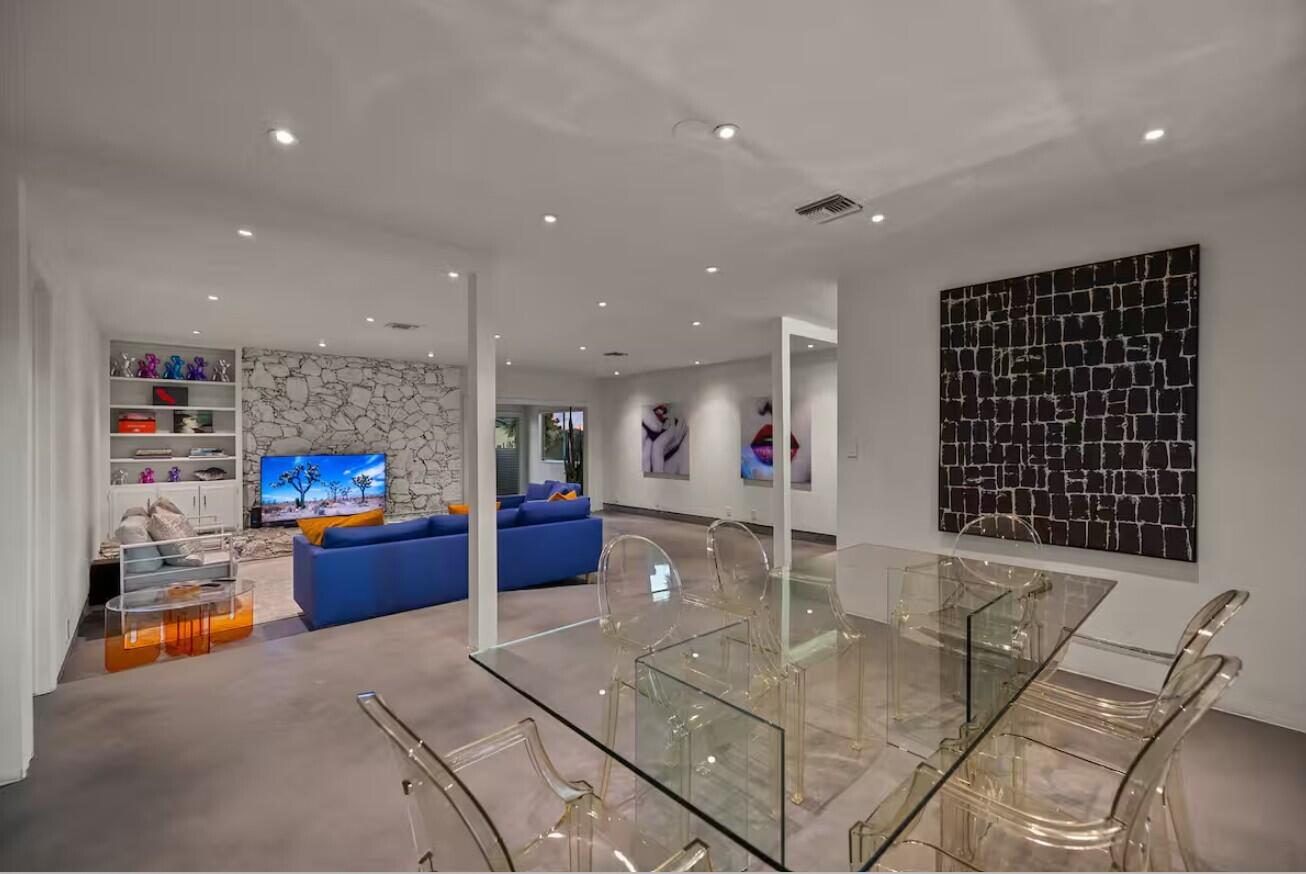 6451 Red Bluff Avenue Yucca Valley, CA 92284 - Photo 29 of 71 a living room with furniture and a flat screen tv