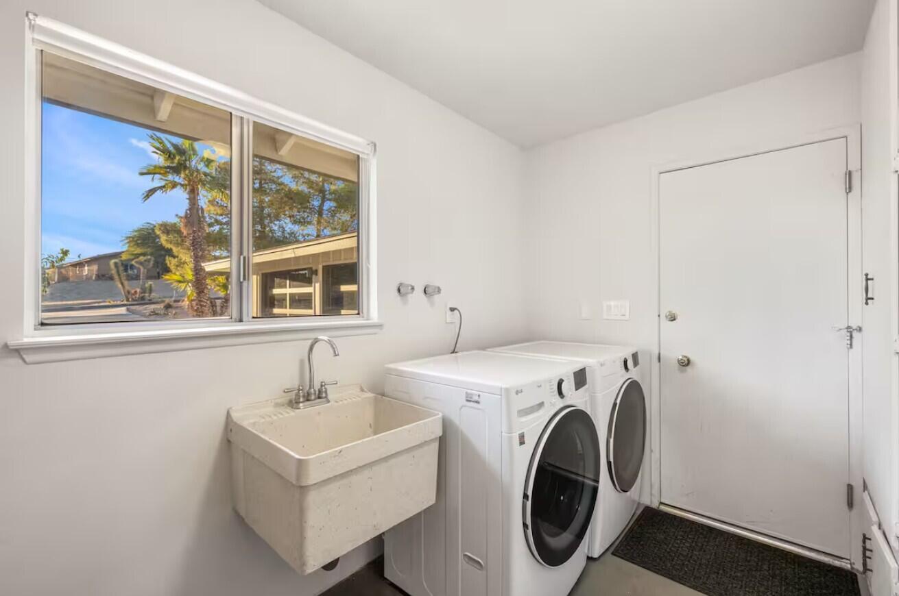 6451 Red Bluff Avenue Yucca Valley, CA 92284 - Photo 48 of 71 a utility room with dryer and washer