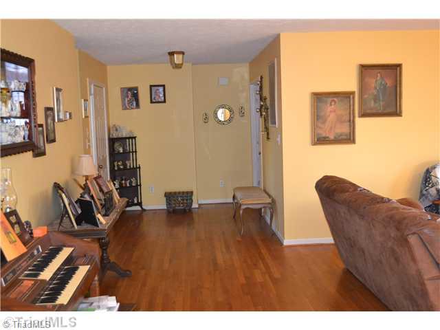 7535 Strawberry Road Summerfield, NC 27358 - Photo 3 of 13 Den/Family/Great Room.
