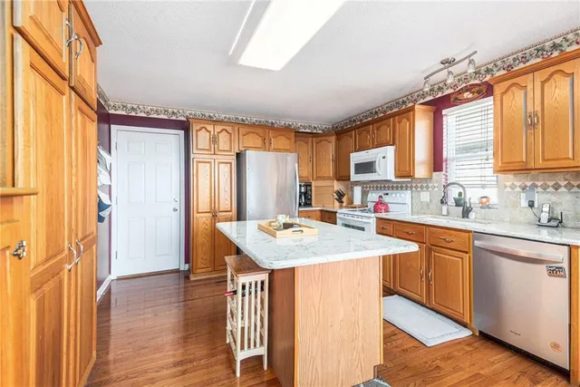 $325,000 | 2605 Shadow Court, St. Joseph, MO 64503