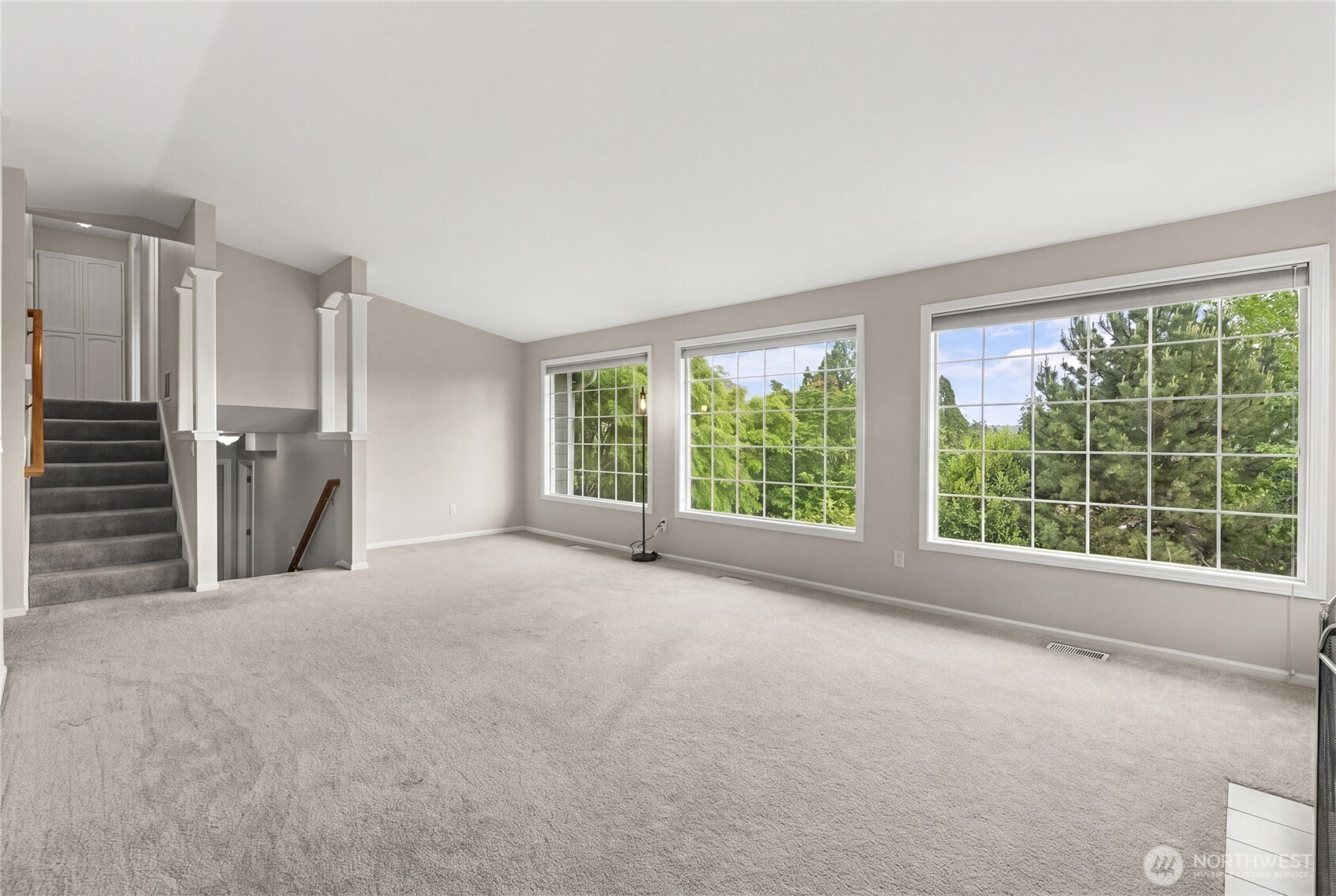 10 Jeffery Place Longview, WA 98632 - Photo 10 of 40 a view of a big room with windows and refrigerator