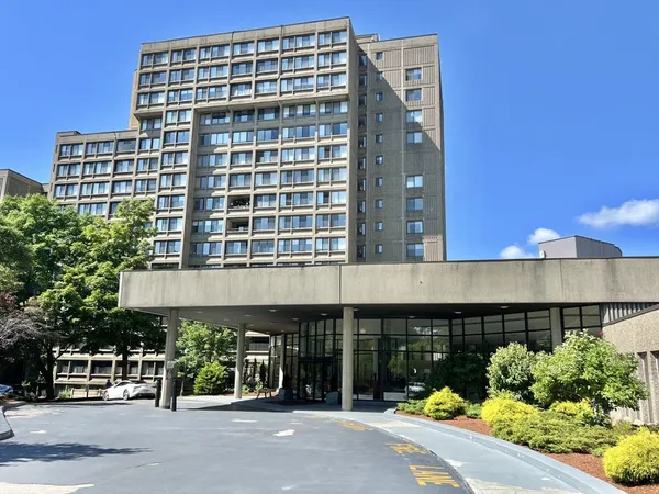 $4,500 | 250 Hammond Street, Unit 310S, Chestnut Hill, MA 02467