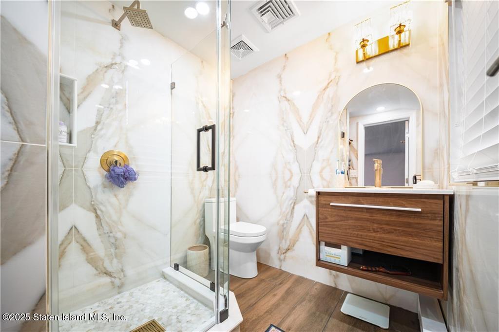 393 St Andrews Road Staten Island, NY 10306 - Photo 27 of 41 GetMedia (25)