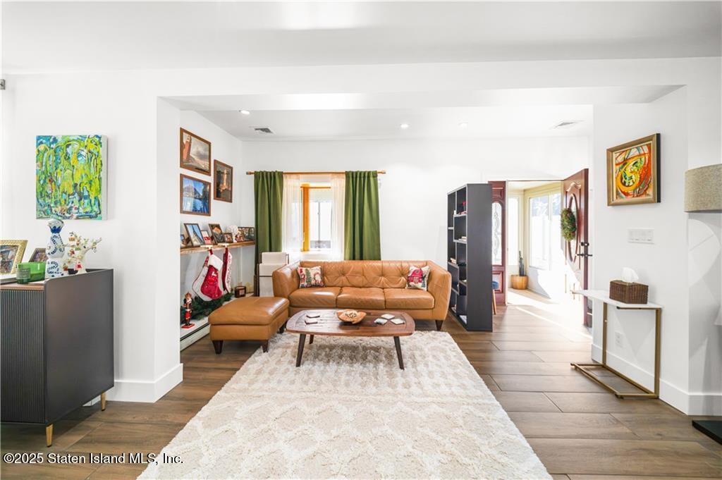 393 St Andrews Road Staten Island, NY 10306 - Photo 3 of 41 GetMedia (1)