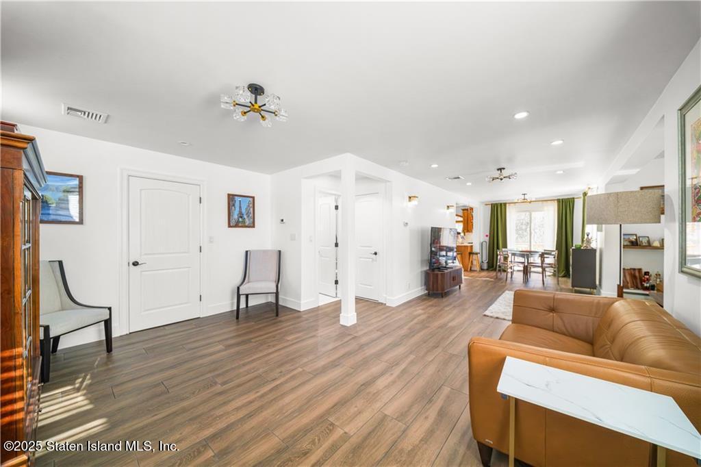 393 St Andrews Road Staten Island, NY 10306 - Photo 7 of 41 GetMedia (5)