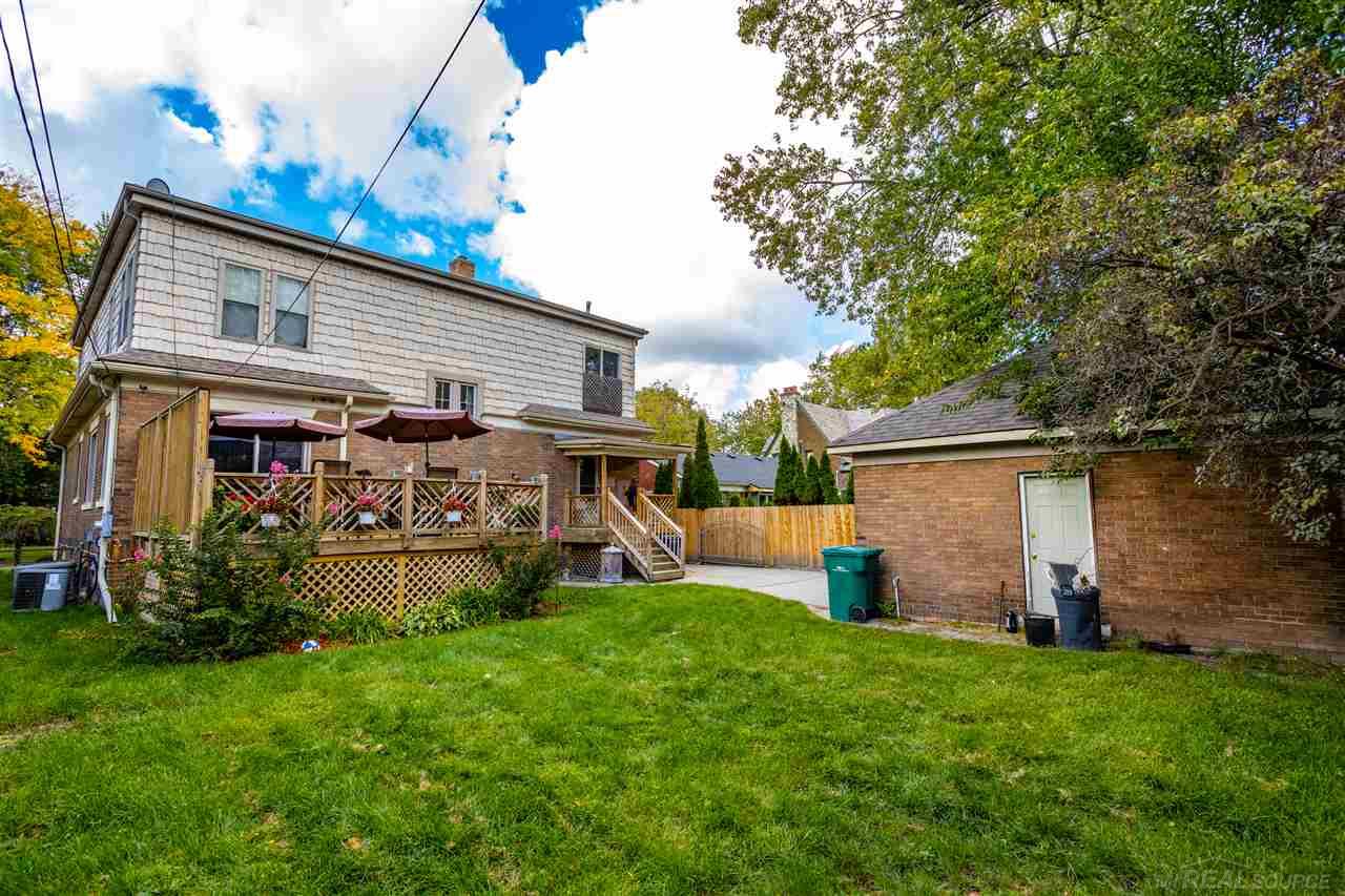 954 Barrington Road Grosse Pointe, MI 48230 - Photo 32 of 44 50026672-31.JPG