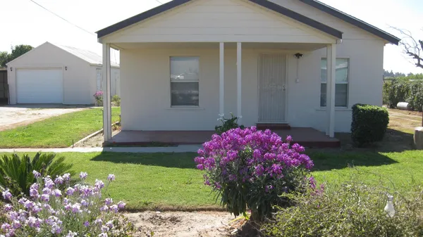 $524,000 | 12283 East Dinuba Avenue, Selma, CA 93662