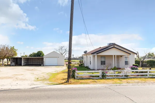 $524,000 | 12283 East Dinuba Avenue, Selma, CA 93662