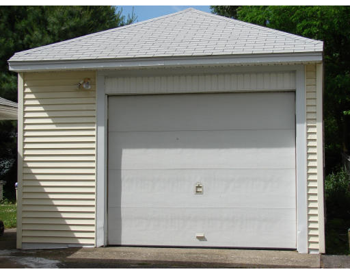 74 Connecticut Avenue Springfield, MA 01104 - Photo 3 of 29 Gallery Image 3